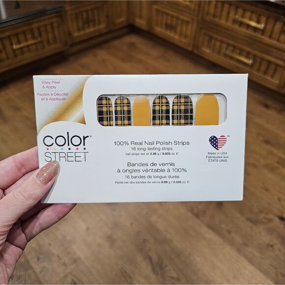 Color Street Plaid Nail Polish Strips - Breaking Plaid - Picture 1 of 3